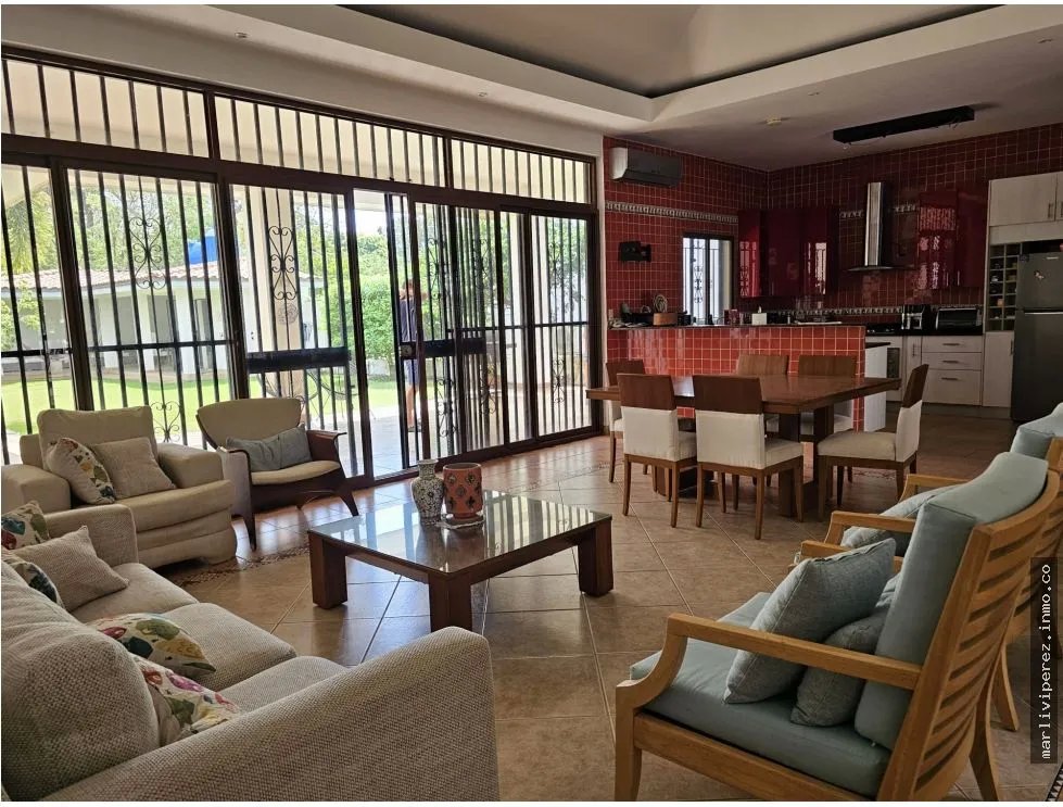 VENTA DE CASA AMOBLADA EN CORONADO (NEGOCIABLE)