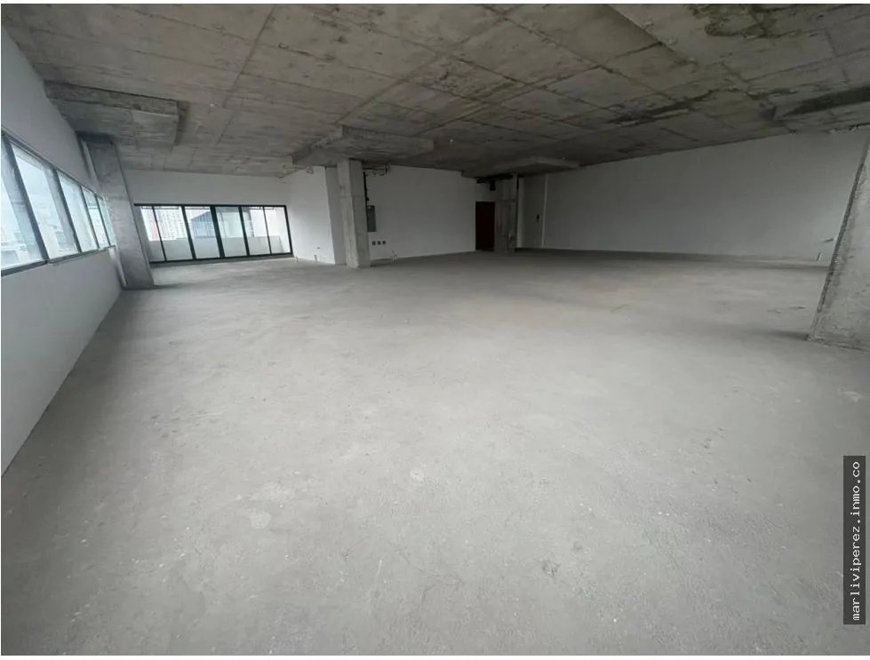 VENTA DE LOCAL COMERCIAL EN SAN FRANCISCO EN OBRA GRIS