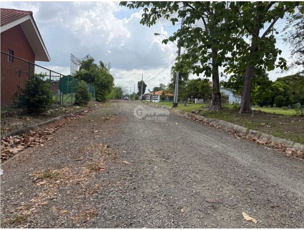 LAND / CHAME / 960 M2 / LA COLONIA DE CHAME / FLAT WITH SECURITY GATE
