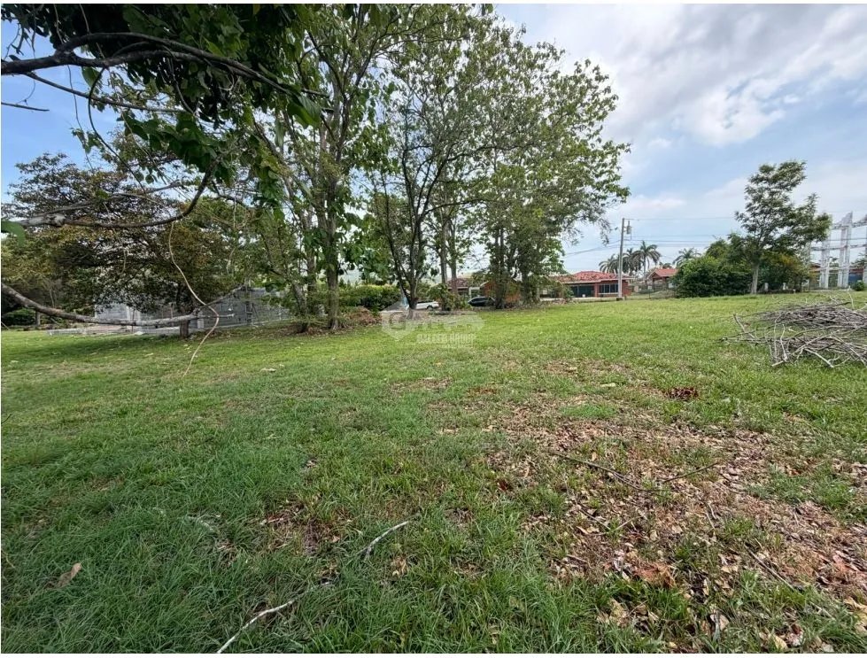 LAND / CHAME / 960 M2 / LA COLONIA DE CHAME / FLAT WITH SECURITY GATE