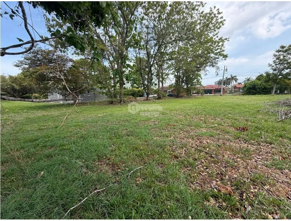 LAND / CHAME / 960 M2 / LA COLONIA DE CHAME / FLAT WITH SECURITY GATE