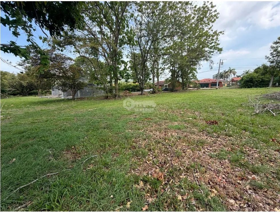 LAND / CHAME / 960 M2 / LA COLONIA DE CHAME / FLAT WITH SECURITY GATE