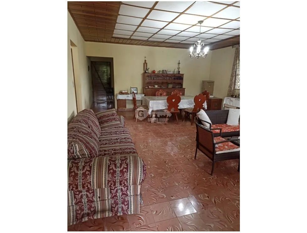 SE VENDE CASA EN COCLE CHURUBE 2000 M2 CERCADA CON AMPLIO PATIO