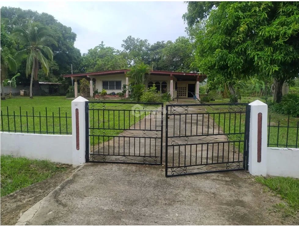 COCLE / CHURUBE / 2 HABITACIONES / 2000 M2 / CERCADA / PATIO / TERRAZA