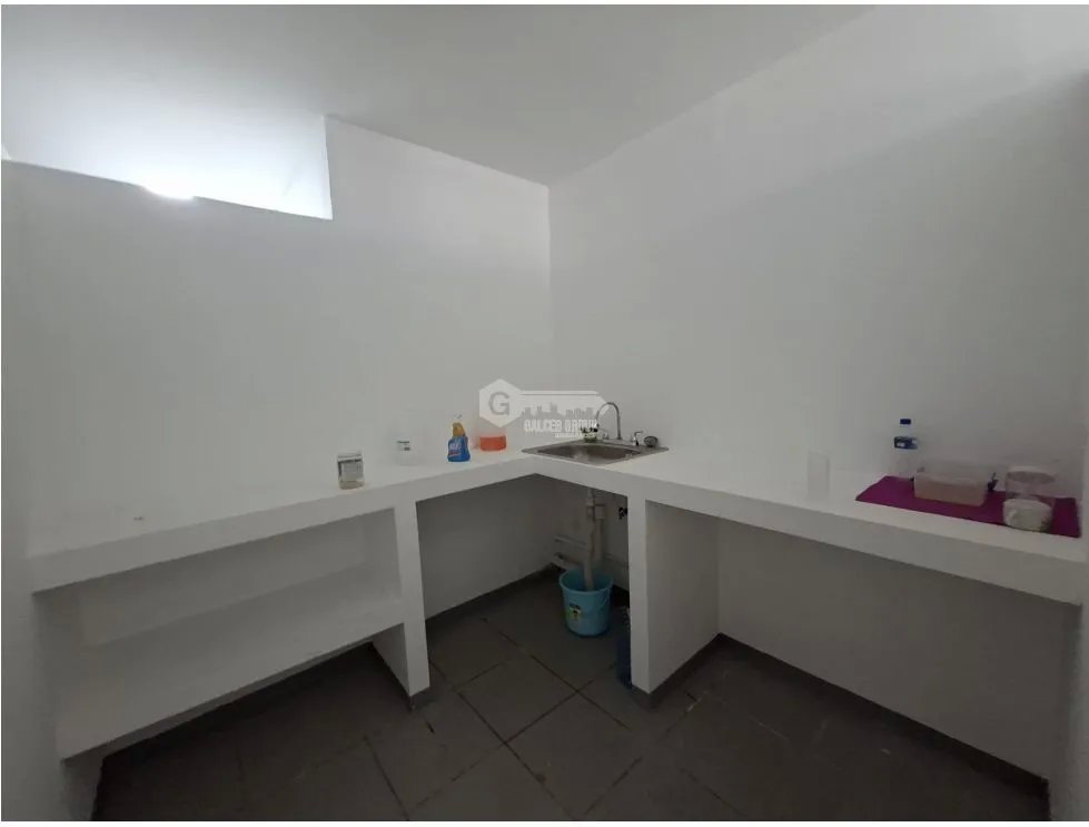 LOCAL COMERCIAL / LOS ANDES  / 207M / DIVISIONES/ 1 BAÑO / PLANTA ALTA