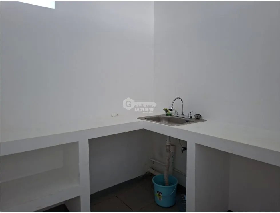 LOCAL COMERCIAL / LOS ANDES  / 207M / DIVISIONES/ 1 BAÑO / PLANTA ALTA