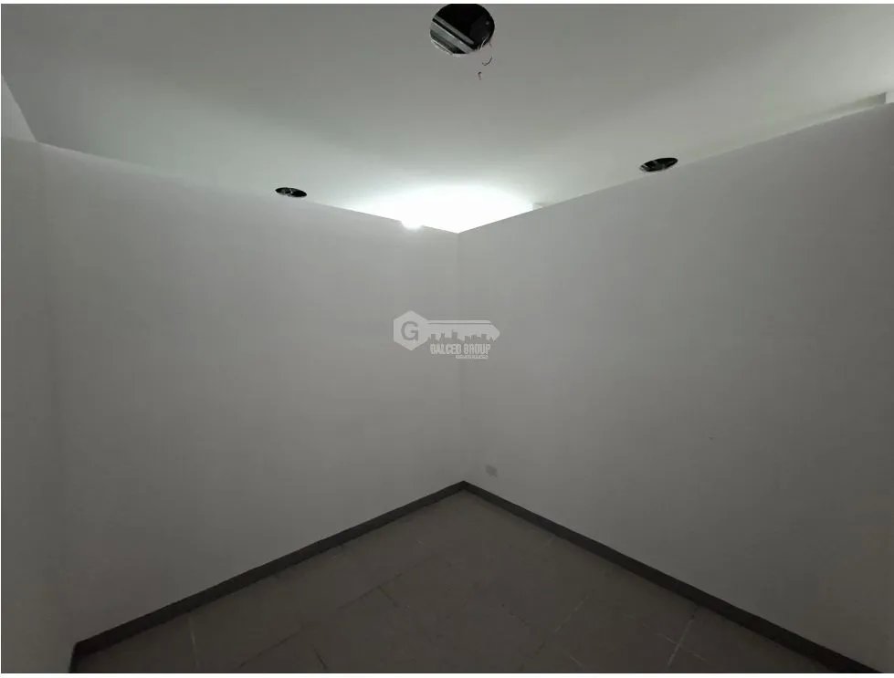 LOCAL COMERCIAL / LOS ANDES  / 207M / DIVISIONES/ 1 BAÑO / PLANTA ALTA