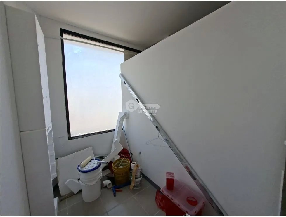 LOCAL COMERCIAL / LOS ANDES  / 207M / DIVISIONES/ 1 BAÑO / PLANTA ALTA