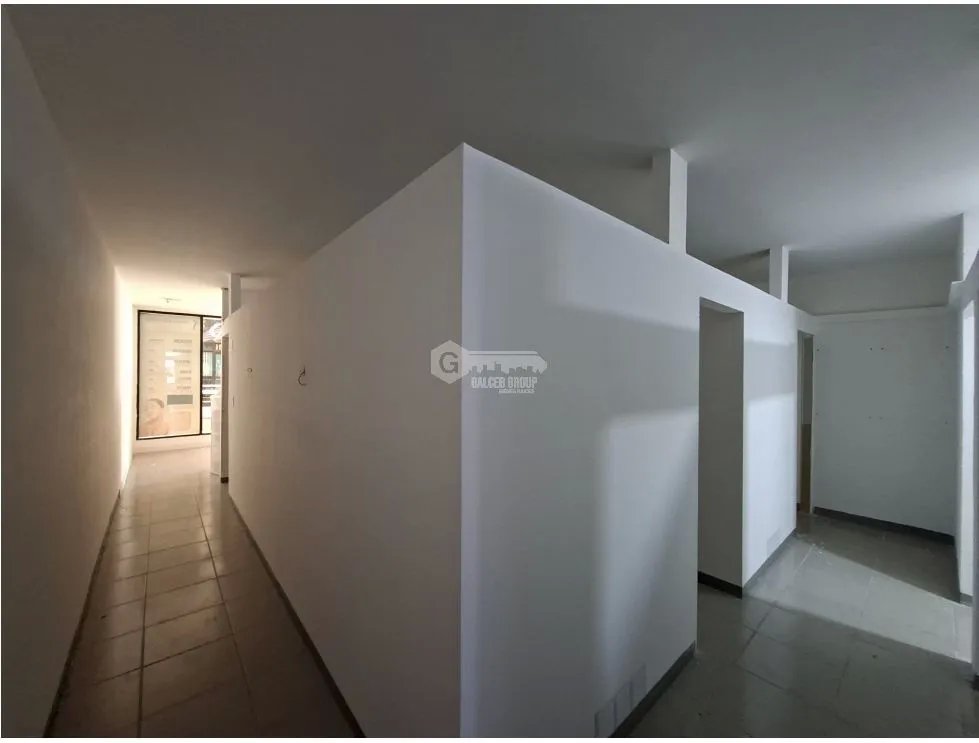 LOCAL COMERCIAL / LOS ANDES  / 207M / DIVISIONES/ 1 BAÑO / PLANTA ALTA