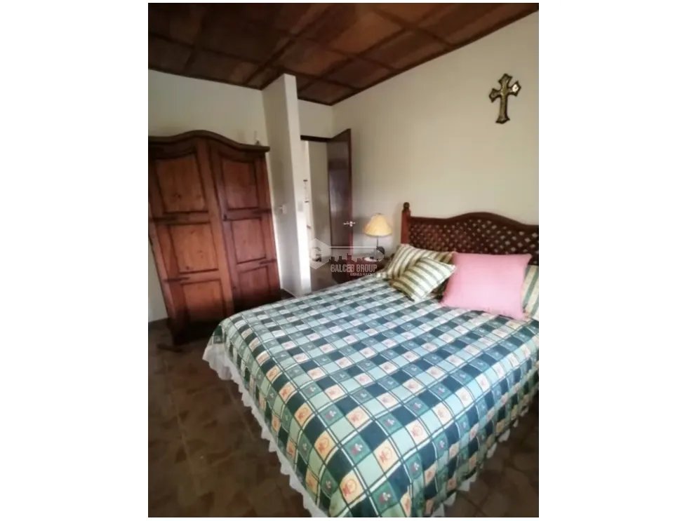 CERRO AZUL / FORTIN / 2627M / 3 NIVELES / 3 HAB / VACIA / 5 PARKING
