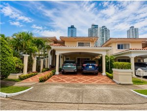 ALQUILER CASA COSTA DEL ESTE CON TERRAZA COSTA AZUL MLD