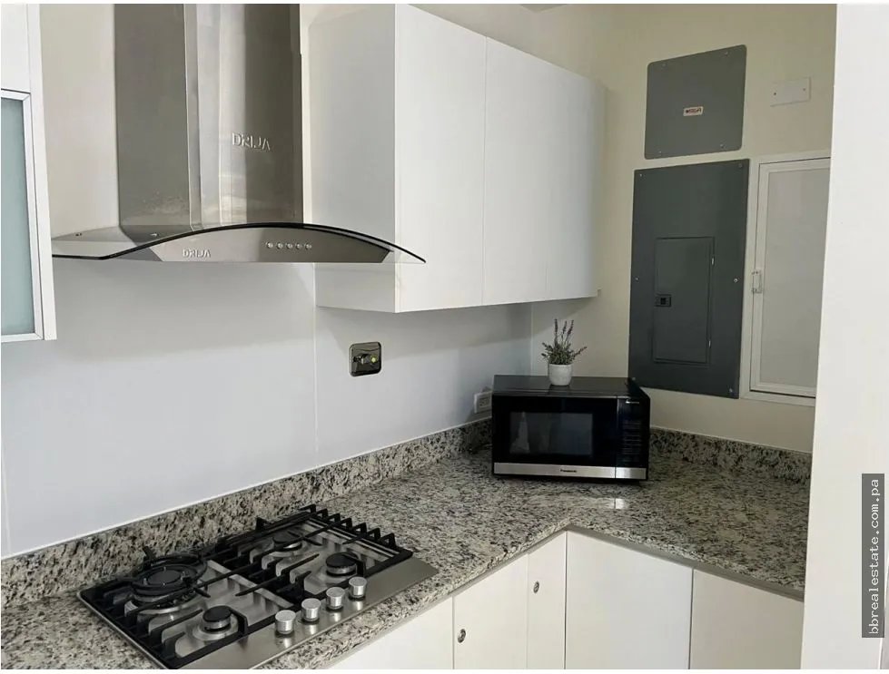 Venta de apartamento en PH Ventanas, Playa Caracol