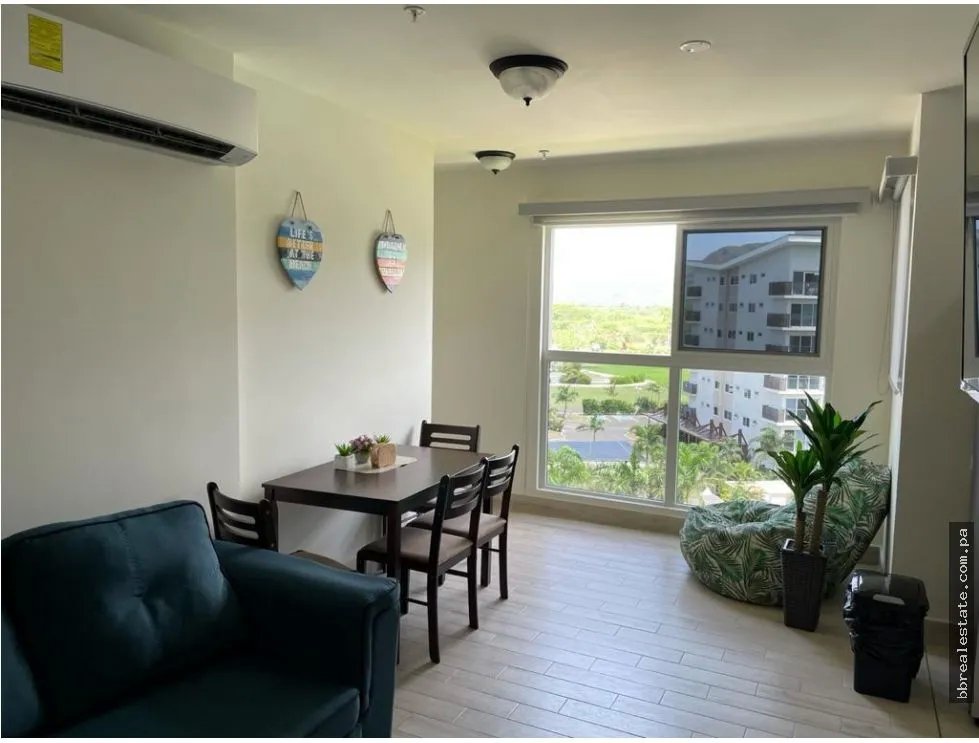 Venta de apartamento en PH Ventanas, Playa Caracol