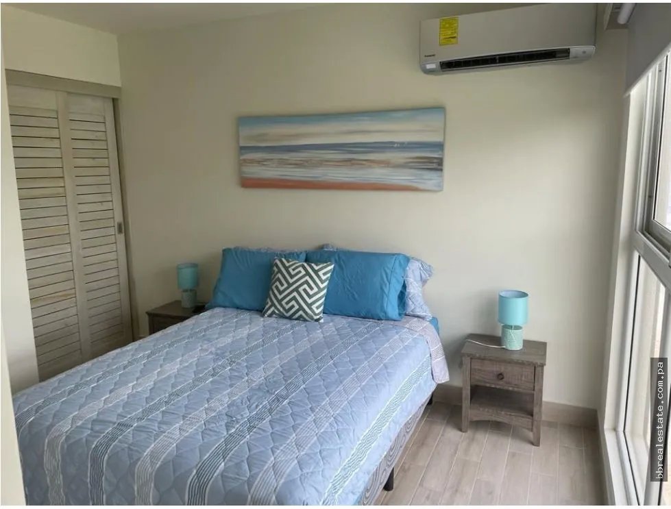 Venta de apartamento en PH Ventanas, Playa Caracol