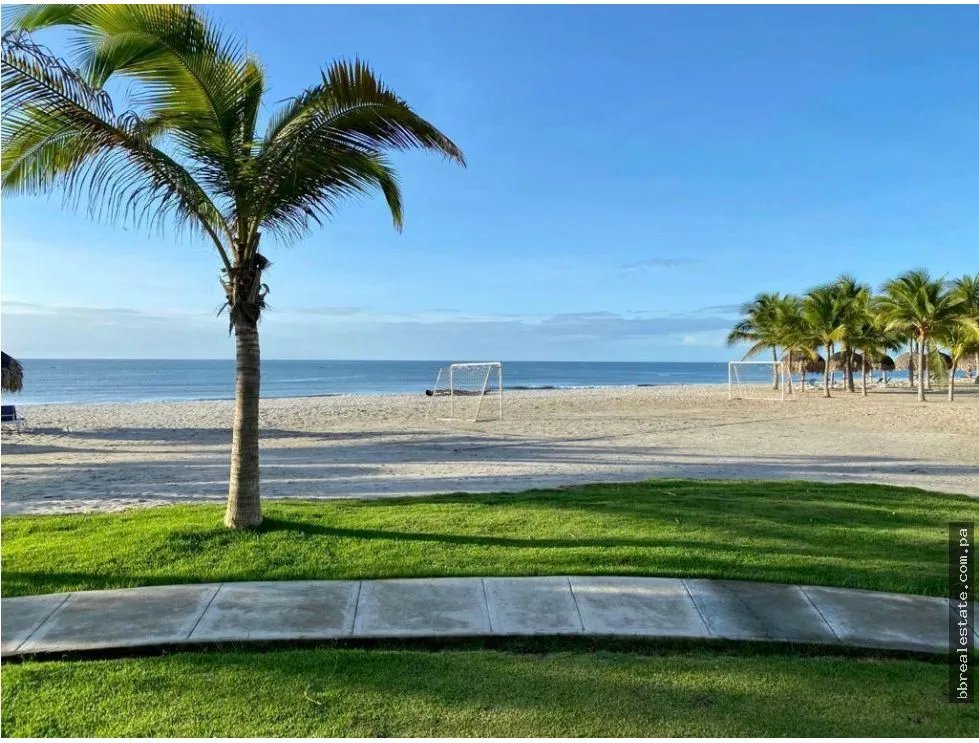 Venta de apartamento en PH Ventanas, Playa Caracol