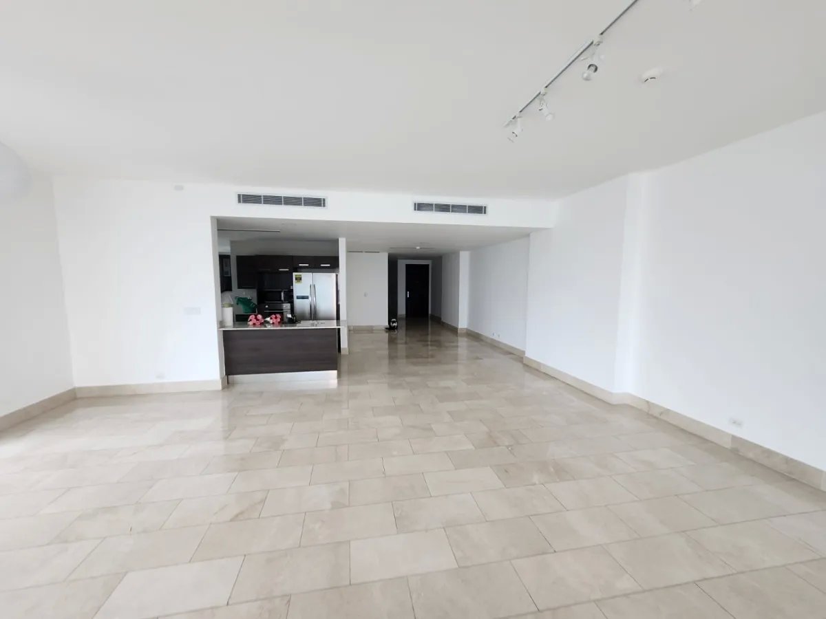 Investment Opportunity in Grand Tower Punta Pacifica: 307 m² Oceanfront Apartment with Tenant - $798,000
