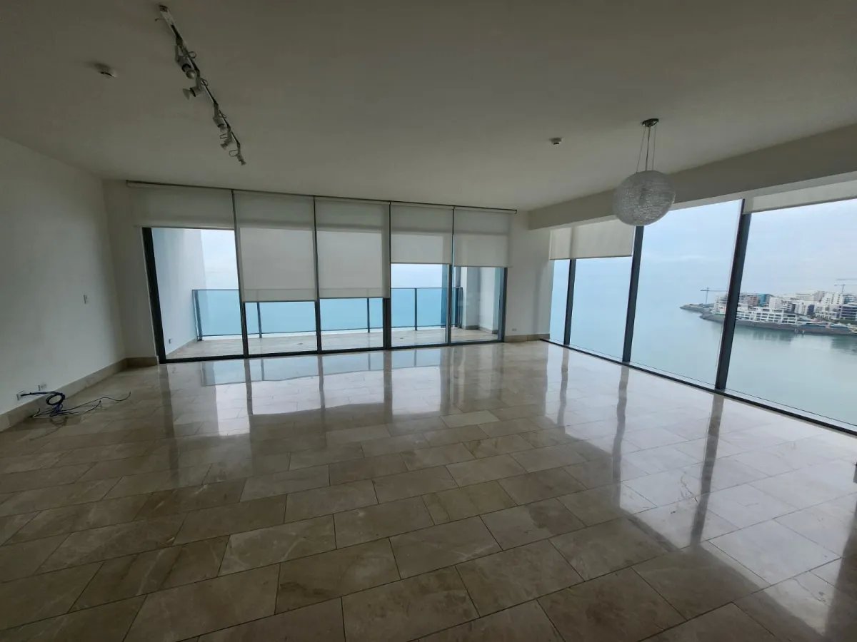 Investment Opportunity in Grand Tower Punta Pacifica: 307 m² Oceanfront Apartment with Tenant - $798,000