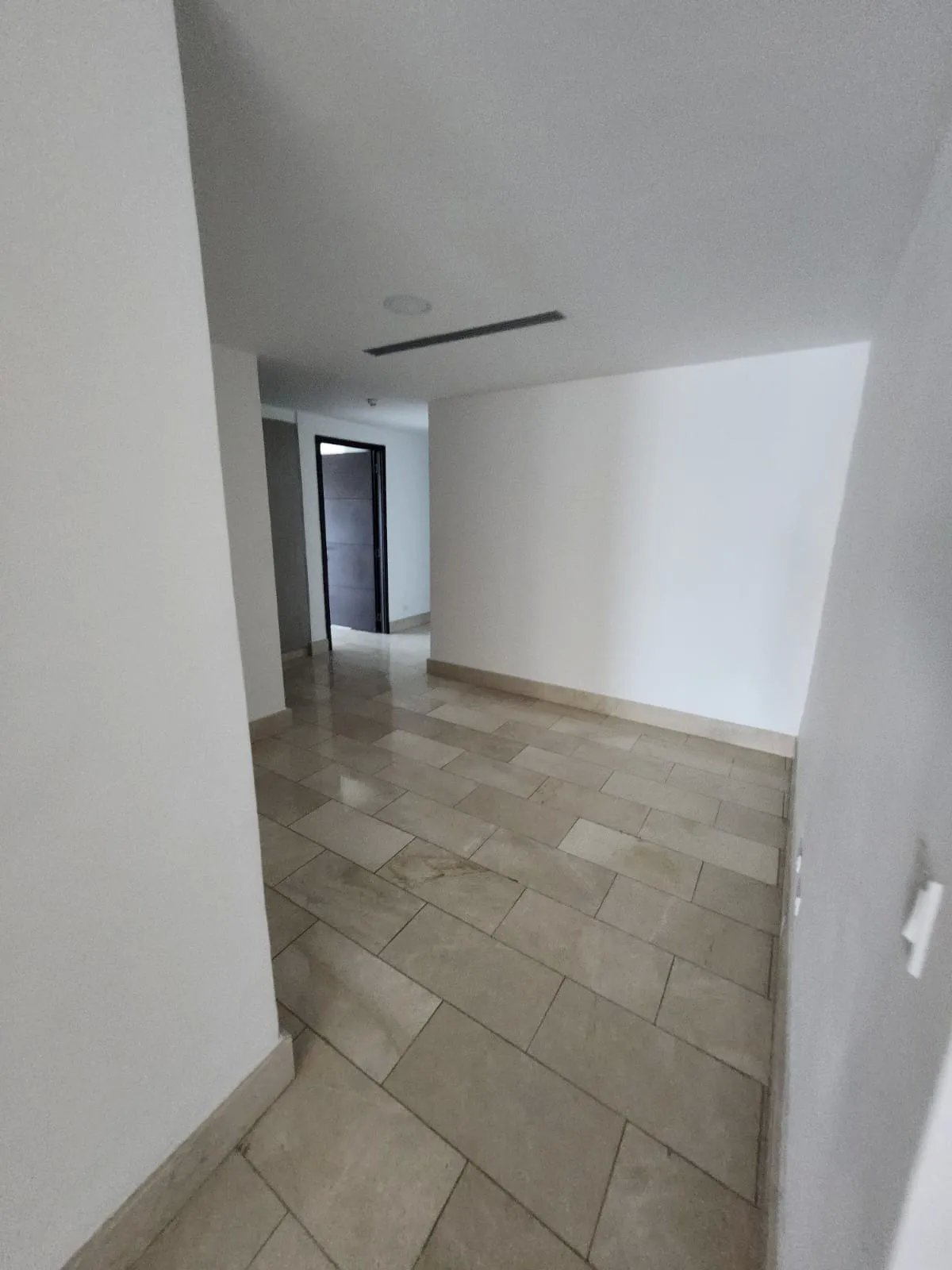 Investment Opportunity in Grand Tower Punta Pacifica: 307 m² Oceanfront Apartment with Tenant - $798,000