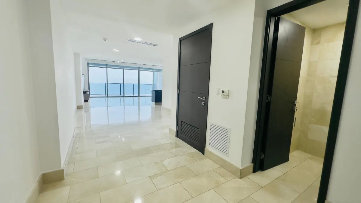 Investment Opportunity in Grand Tower Punta Pacifica: 288 m² Oceanfront Apartment with Tenant - $750,000