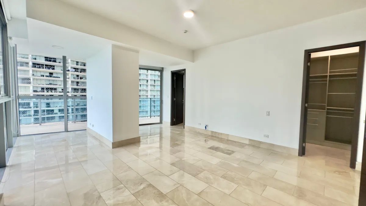 Investment Opportunity in Grand Tower Punta Pacifica: 288 m² Oceanfront Apartment with Tenant - $750,000