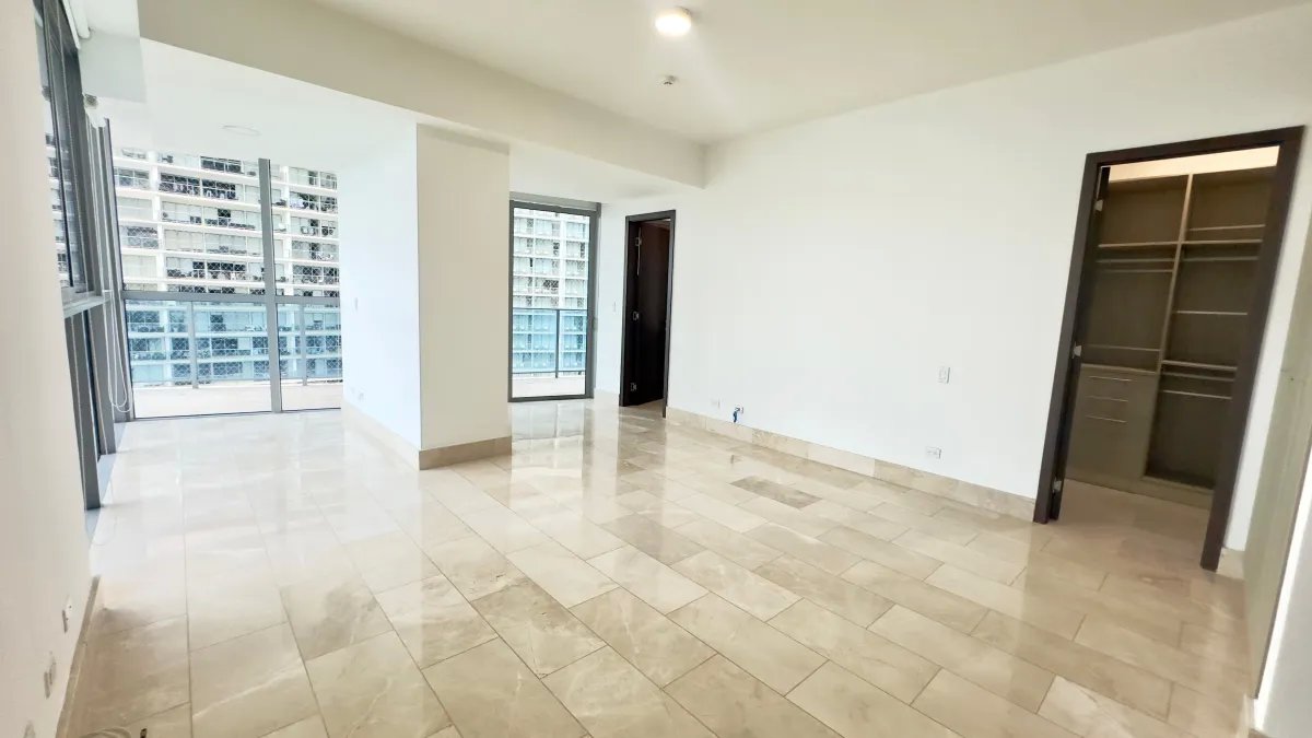 Investment Opportunity in Grand Tower Punta Pacifica: 288 m² Oceanfront Apartment with Tenant - $750,000