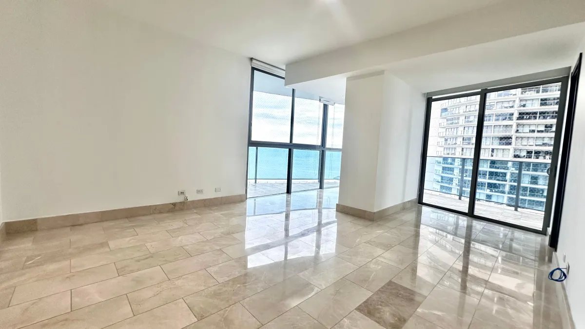 Investment Opportunity in Grand Tower Punta Pacifica: 288 m² Oceanfront Apartment with Tenant - $750,000