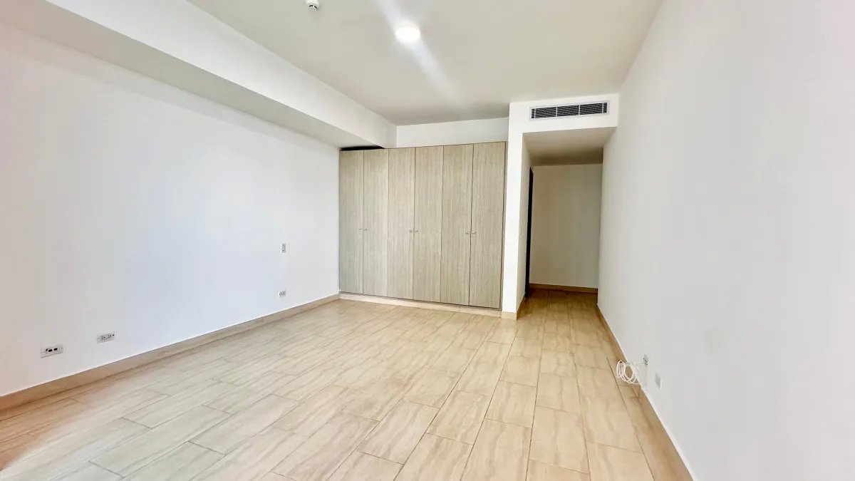 Investment Opportunity in Grand Tower Punta Pacifica: 288 m² Oceanfront Apartment with Tenant - $750,000