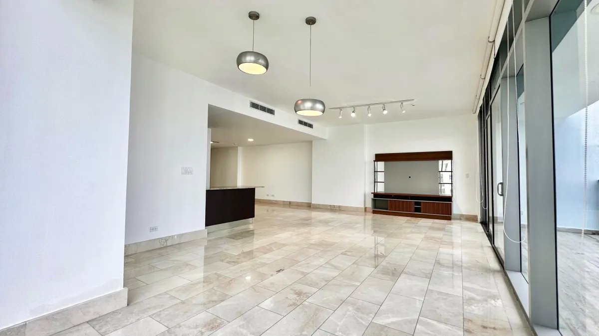 Investment Opportunity in Grand Tower Punta Pacifica: 288 m² Oceanfront Apartment with Tenant - $750,000