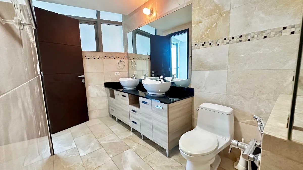 Investment Opportunity in Grand Tower Punta Pacifica: 288 m² Oceanfront Apartment with Tenant - $750,000