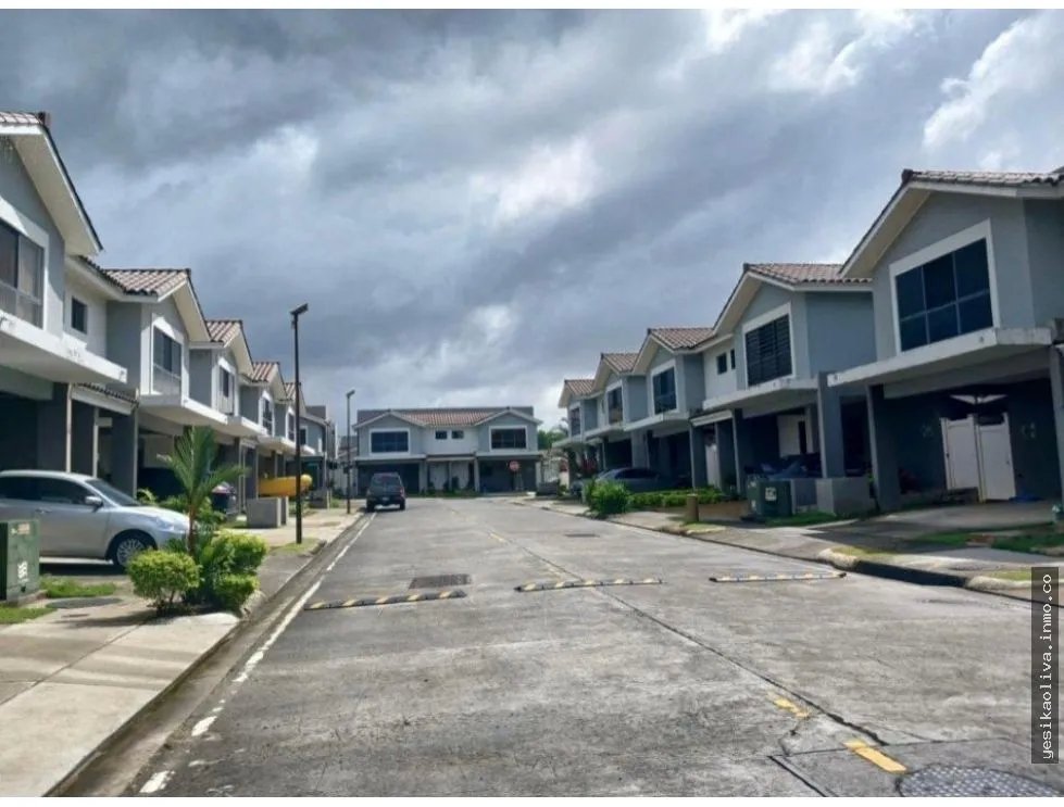 Venta de Casa en PH Aventura, Brisas del Golf, Sector Paseo del Norte