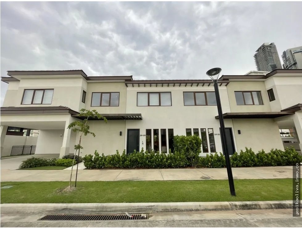 Venta de casa en Santa Maria de lujo 318mts2