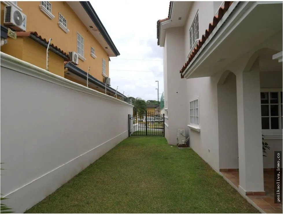 SE VENDE CASA RAINFOREST VILLAS CONDADO DEL REY