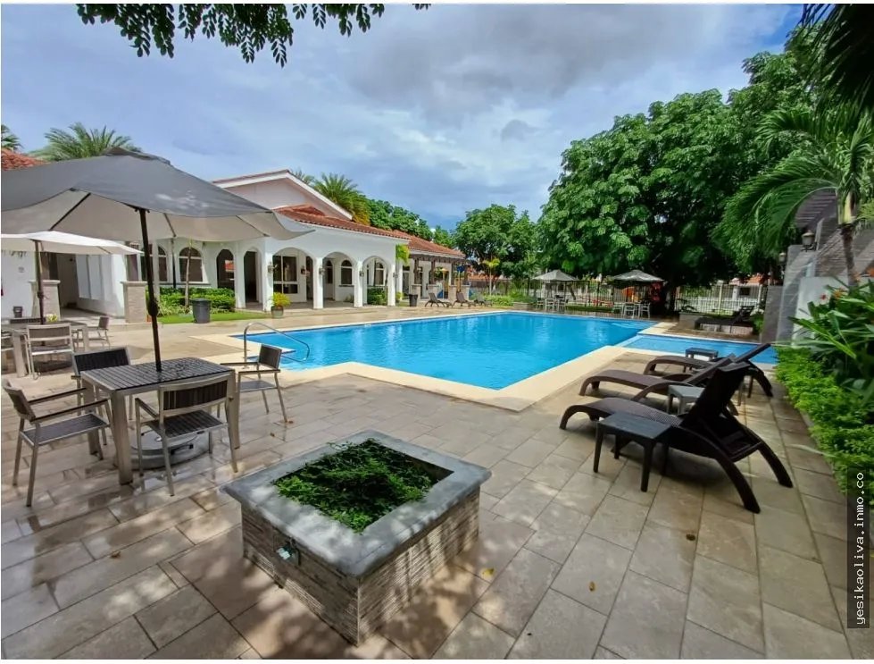 House for Rent in Versailles