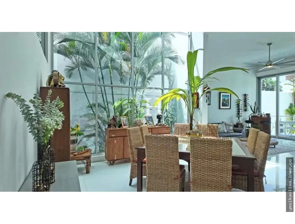 Sale of Residence in Altos del Golf