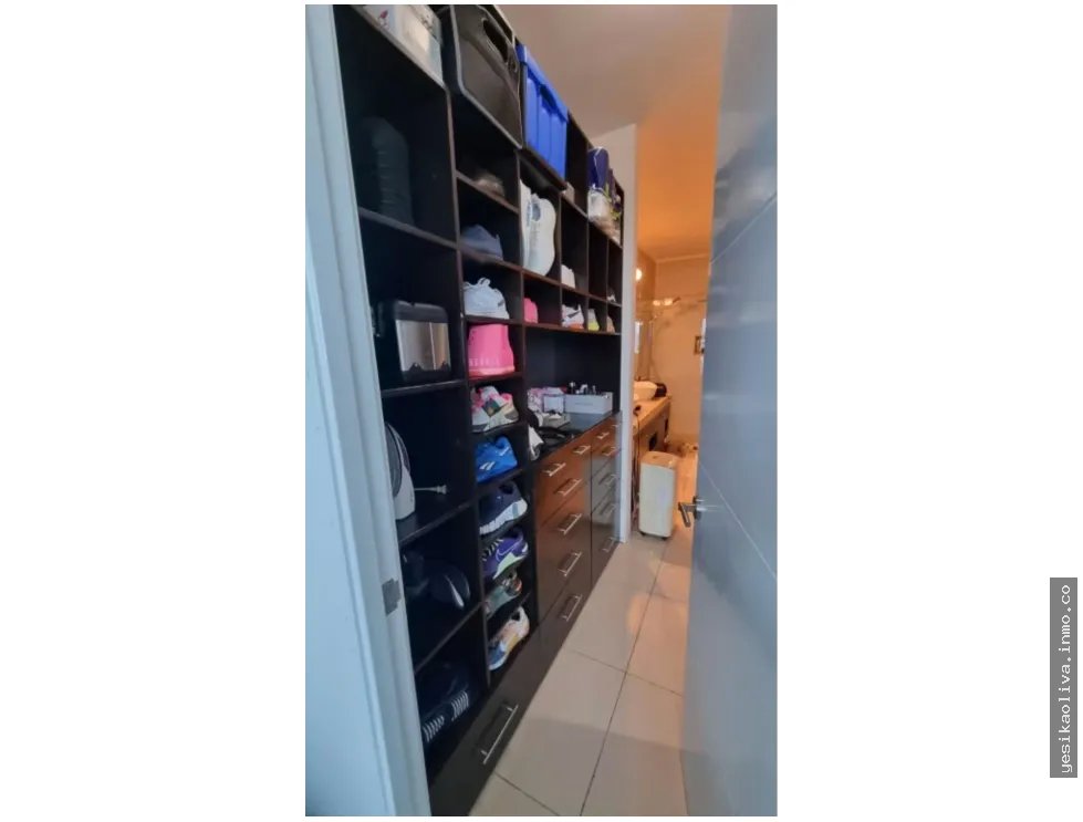 Sale of Furnished Apartment on Avenida Balboa