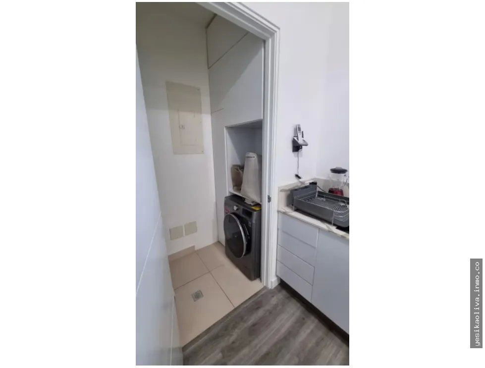 Sale of Furnished Apartment on Avenida Balboa