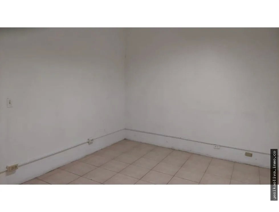 Se alquila galera comercial en Parque Lefevre