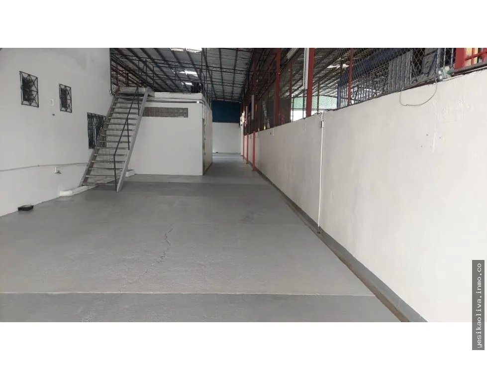 Se alquila galera comercial en Parque Lefevre