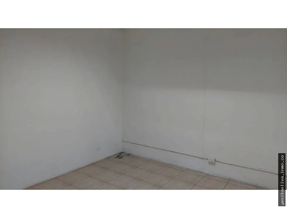 Se alquila galera comercial en Parque Lefevre
