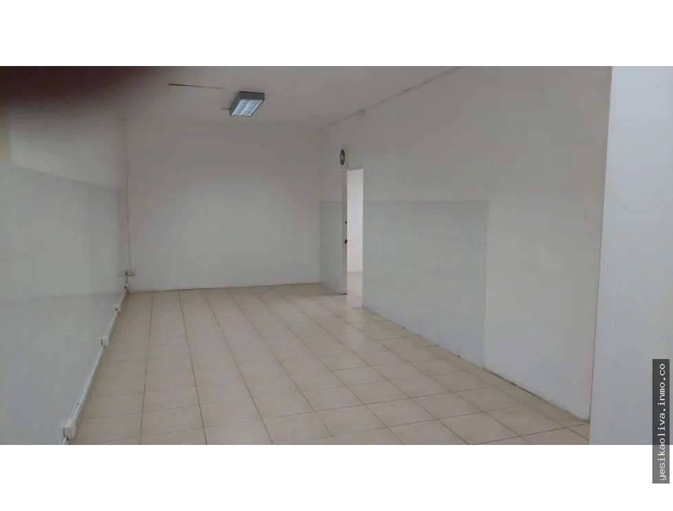 Se alquila galera comercial en Parque Lefevre