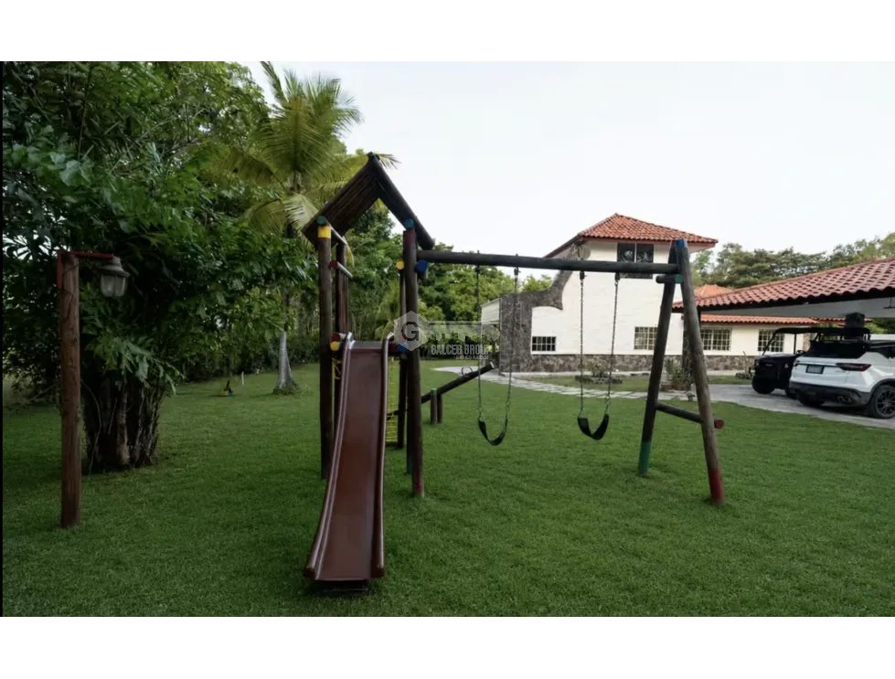 SE VENDE CASA CERCADA 2600 M2 EN COCLE SANTA CLARA CON TERRAZA
