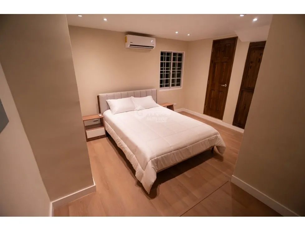 COCLE / SANTA CLARA / 4 HABITACIONES / 2600 M2 / TERRAZA / JARDIN