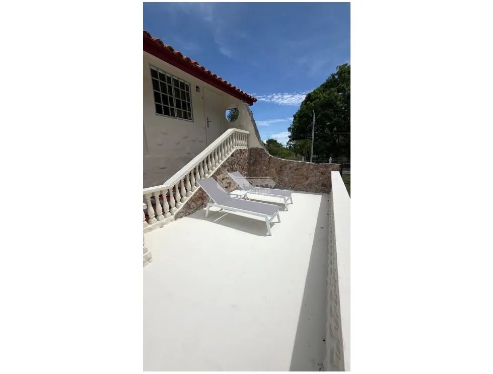 COCLE / SANTA CLARA / 4 HABITACIONES / 2600 M2 / TERRAZA / JARDIN