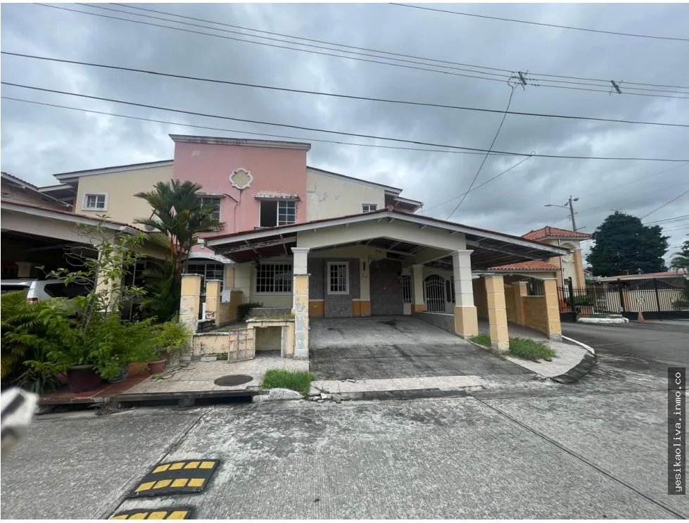 House for Sale in Villa Lucre