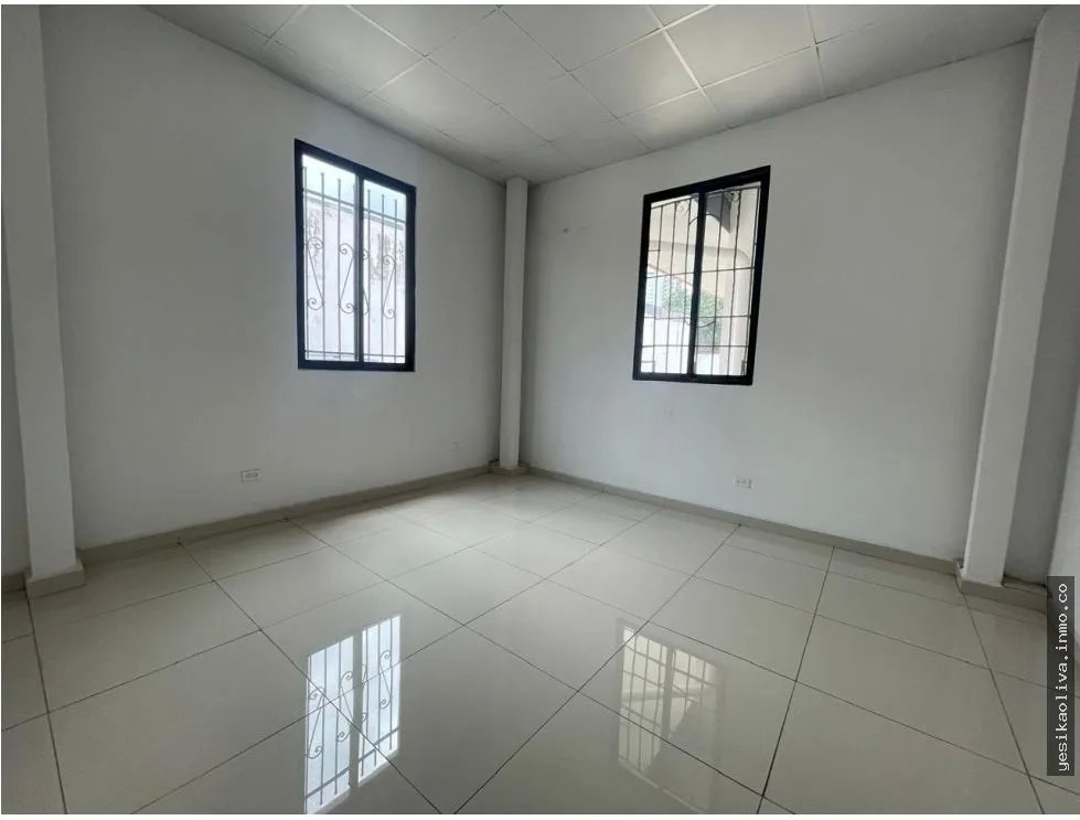 Venta de Plaza Comercial en Ernesto T. Lefevre