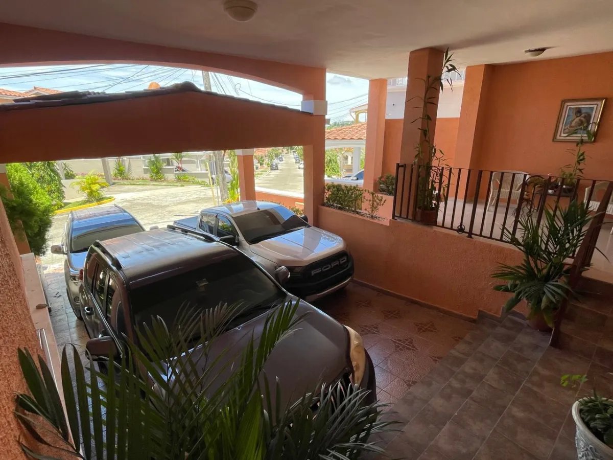 Luxury 480m² Home in El Bosque, Doral – Move-In Ready!