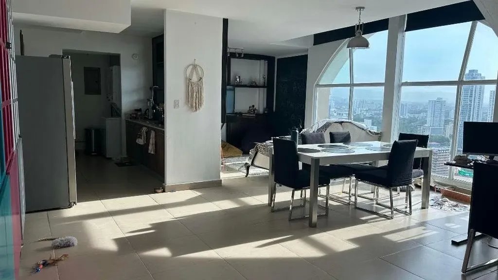 Hermoso Loft de 2 Pisos en Calle 50 Totalmente Amoblado y Equipado