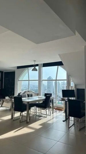 Hermoso Loft de 2 Pisos en Calle 50 Totalmente Amoblado y Equipado