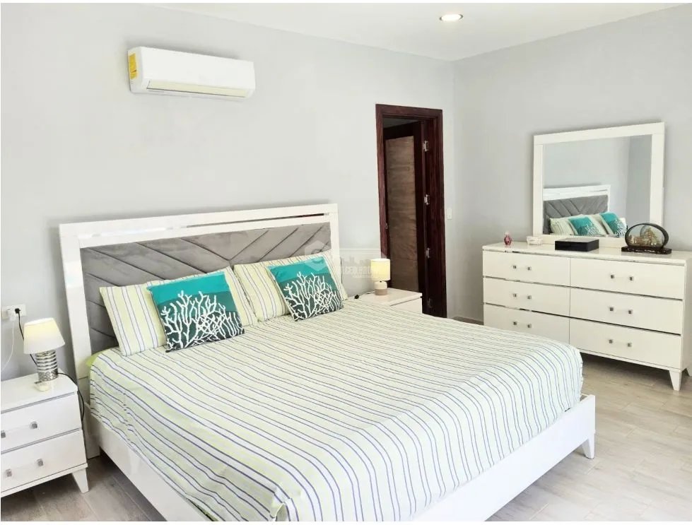 SE VENDE CASA EN CORONADO GOLF & BEACH CLUB  800 M2 CON PISCINA