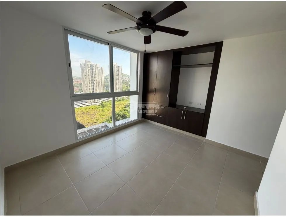 SPACIOUS APARTMENT FOR SALE CONDADO DEL REY KINGS PARK 85M WITH BALCONY